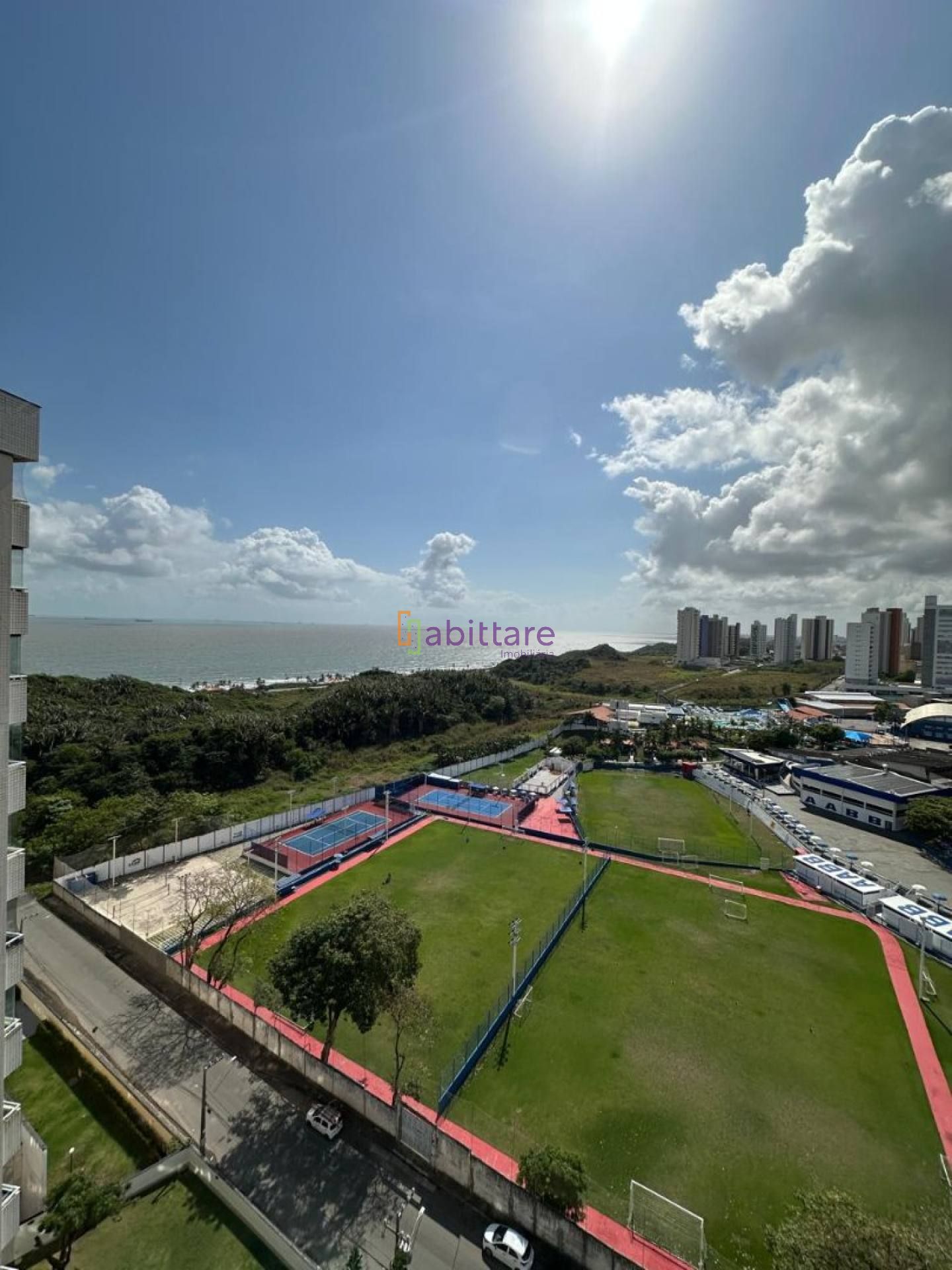 Vendo apartamento no Condomínio Toulon na Ponta do Farol