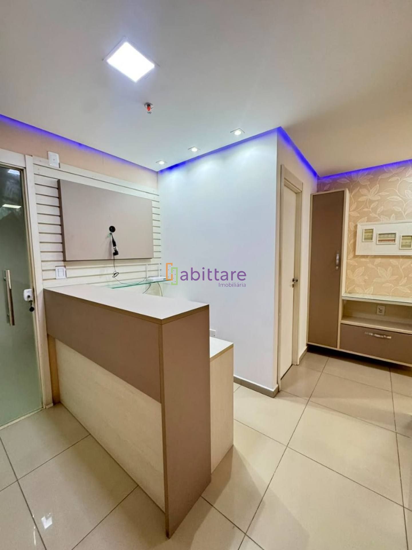 Alugo sala comercial mobiliada de 34m² no Shopping da Ilha