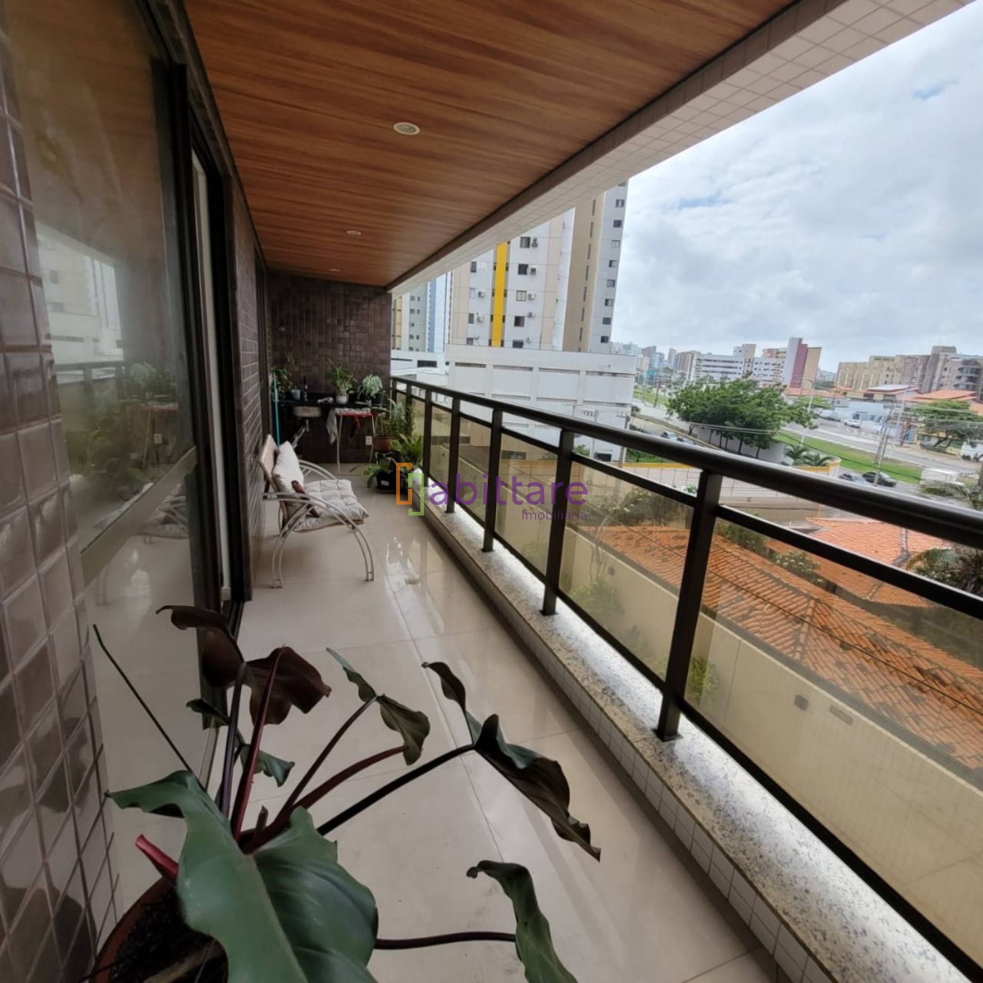 Vendo no Cond. Porto Farol – Apartamento de  119m² com 3 suítes