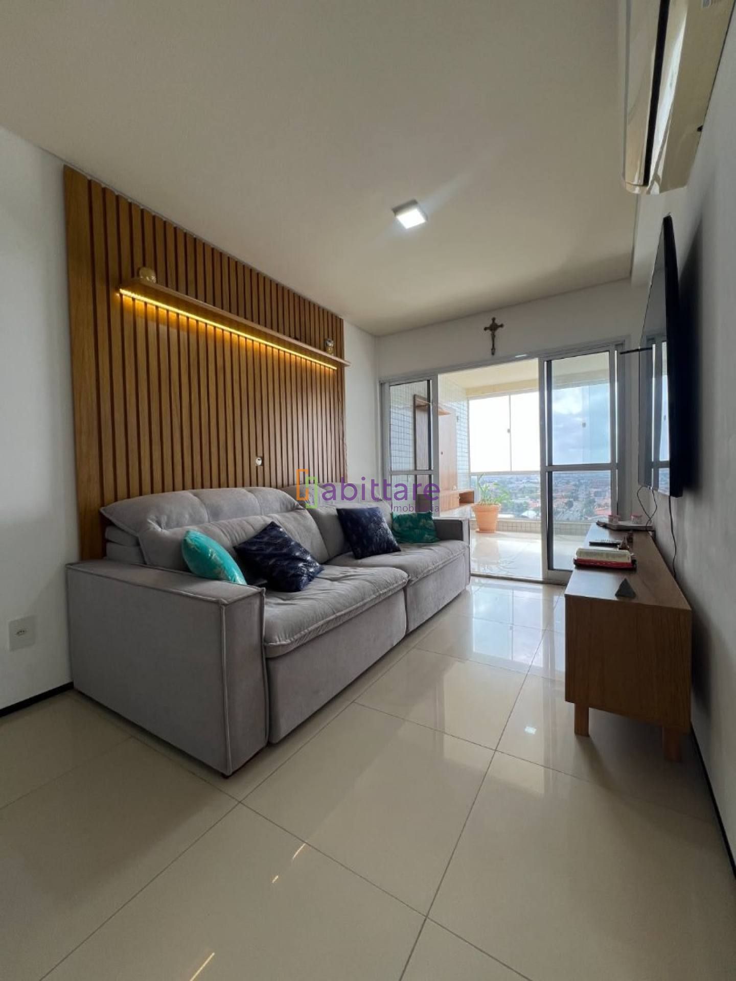 Condomínio Turim - Apartamento de 77m² MOBILIADO com 2 suítes no Calhau