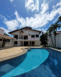 Casa duplex de 498m² com 4 suítes e área lazer no Quintas do Calhau (lado praia)