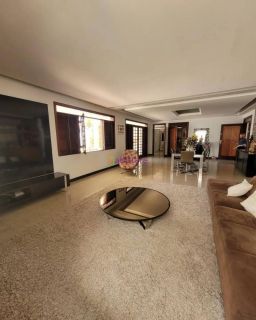 Casa duplex de 498m² com 4 suítes e área lazer no Quintas do Calhau (lado praia)