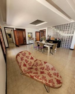 Casa duplex de 498m² com 4 suítes e área lazer no Quintas do Calhau (lado praia)