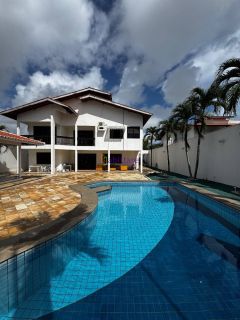 Casa duplex de 498m² com 4 suítes e área lazer no Quintas do Calhau (lado praia)