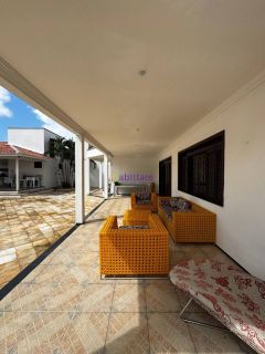Casa duplex de 498m² com 4 suítes e área lazer no Quintas do Calhau (lado praia)