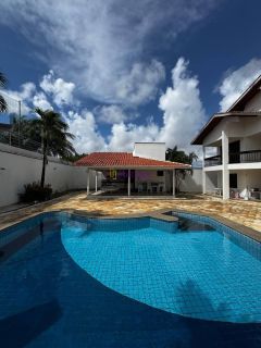 Casa duplex de 498m² com 4 suítes e área lazer no Quintas do Calhau (lado praia)
