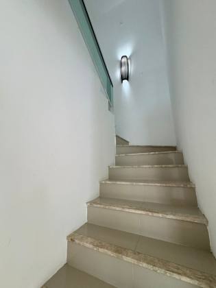 Casa de condomínio no Araçagy de 135m² com 3 quartos (1 suíte) + quintal amplo - MOBILIADA.