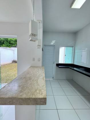 Casa de condomínio no Araçagy de 135m² com 3 quartos (1 suíte) + quintal amplo - MOBILIADA.
