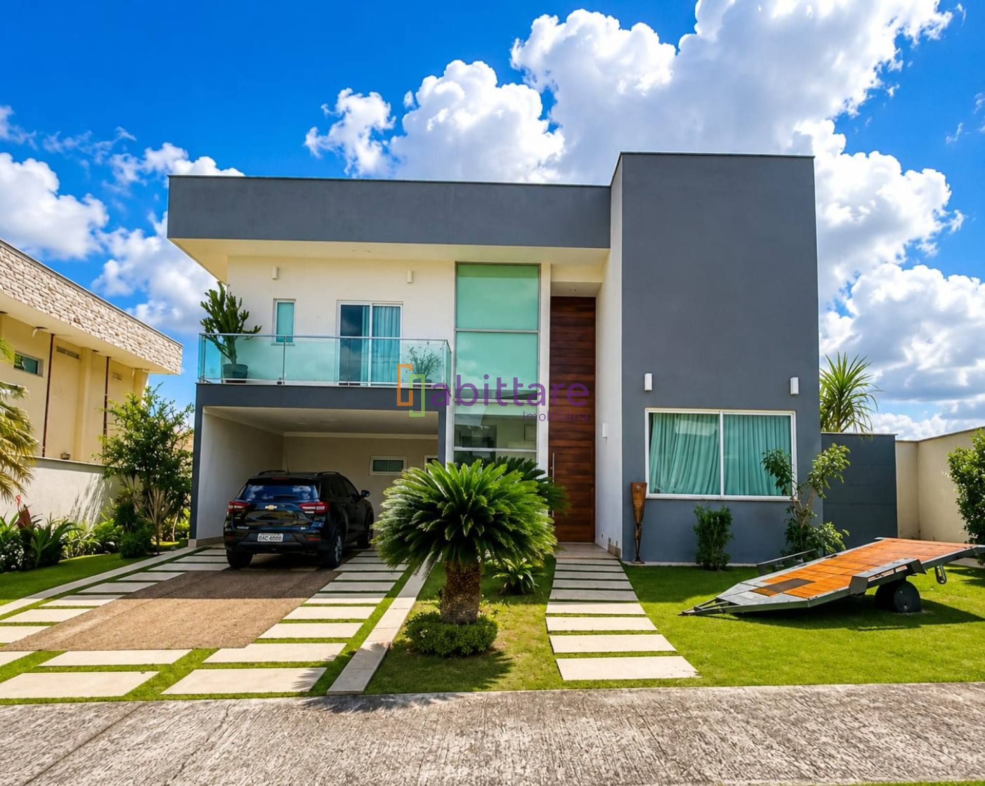 Casa mobiliada de 351m² com 04 suítes + Closet e Varanda no Alphaville Araçagy