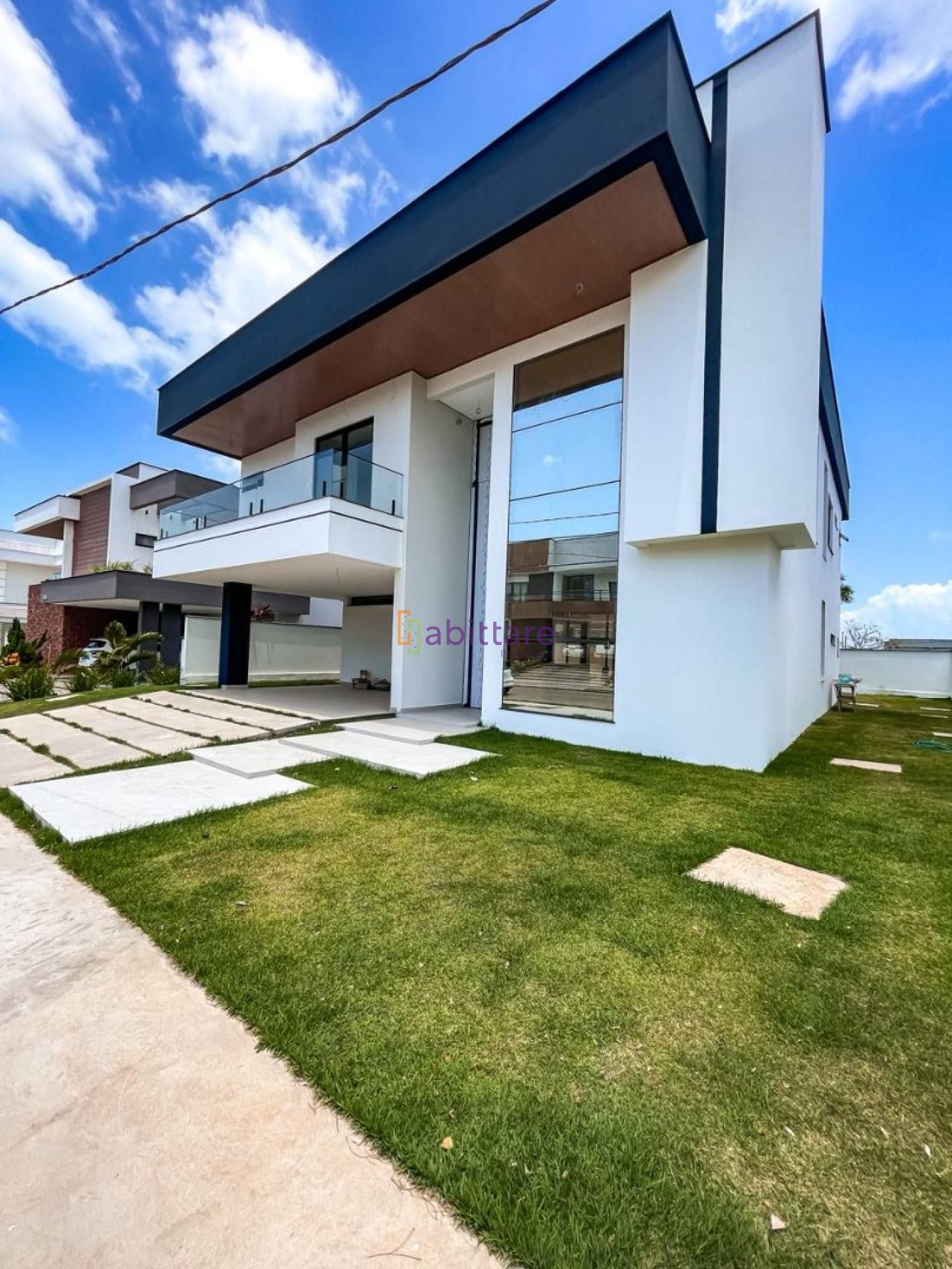 Casa duplex de 380m² - 05 suítes + espaço gourmet com piscina no Alphaville Araçagy
