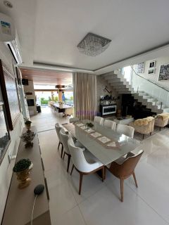 Casa duplex de 405m² no Alphaville com 05 suítes + espaço gourmet.