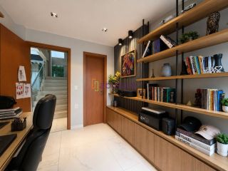 Casa de 199m² no Condomínio Berlin com 04 suítes (01 master) + lazer privativo.