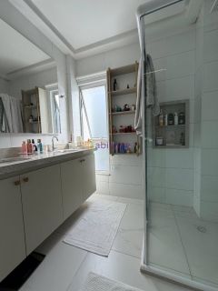 Casa de 199m² no Condomínio Berlin com 04 suítes (01 master) + lazer privativo.