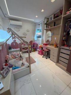 Casa de 199m² no Condomínio Berlin com 04 suítes (01 master) + lazer privativo.