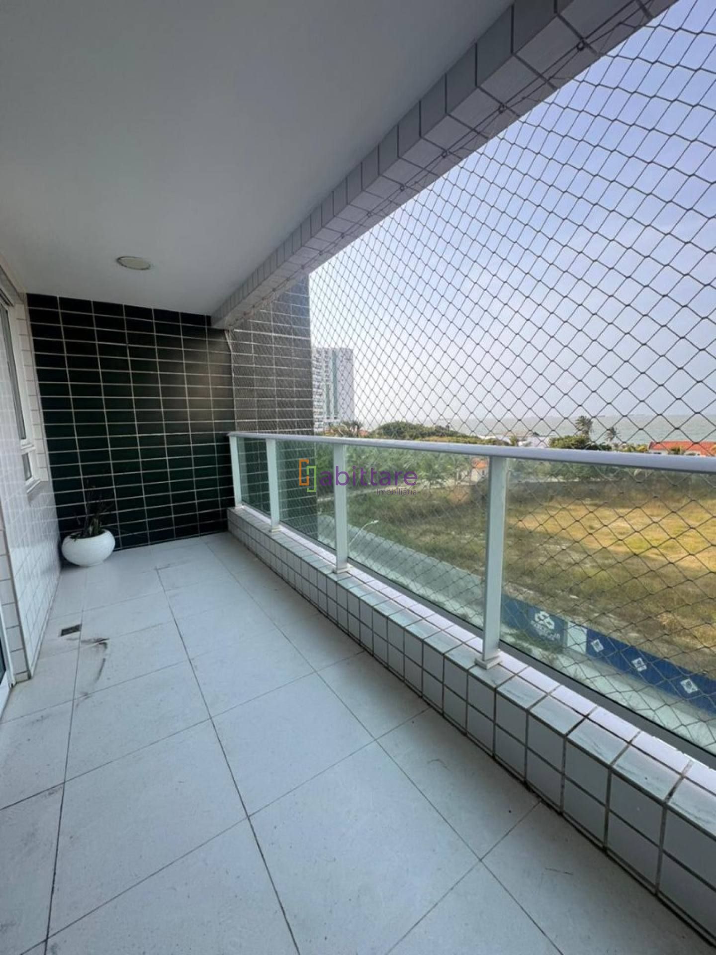 Apartamento de 155m² com 4 quartos (3 suítes) no Mirante das Dunas - Ponta do Farol
