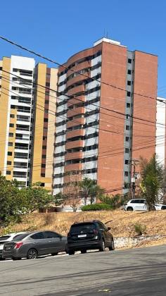 Aluguel de apartamento de 94m² com 03 quartos 01 suíte no Porto Ravena