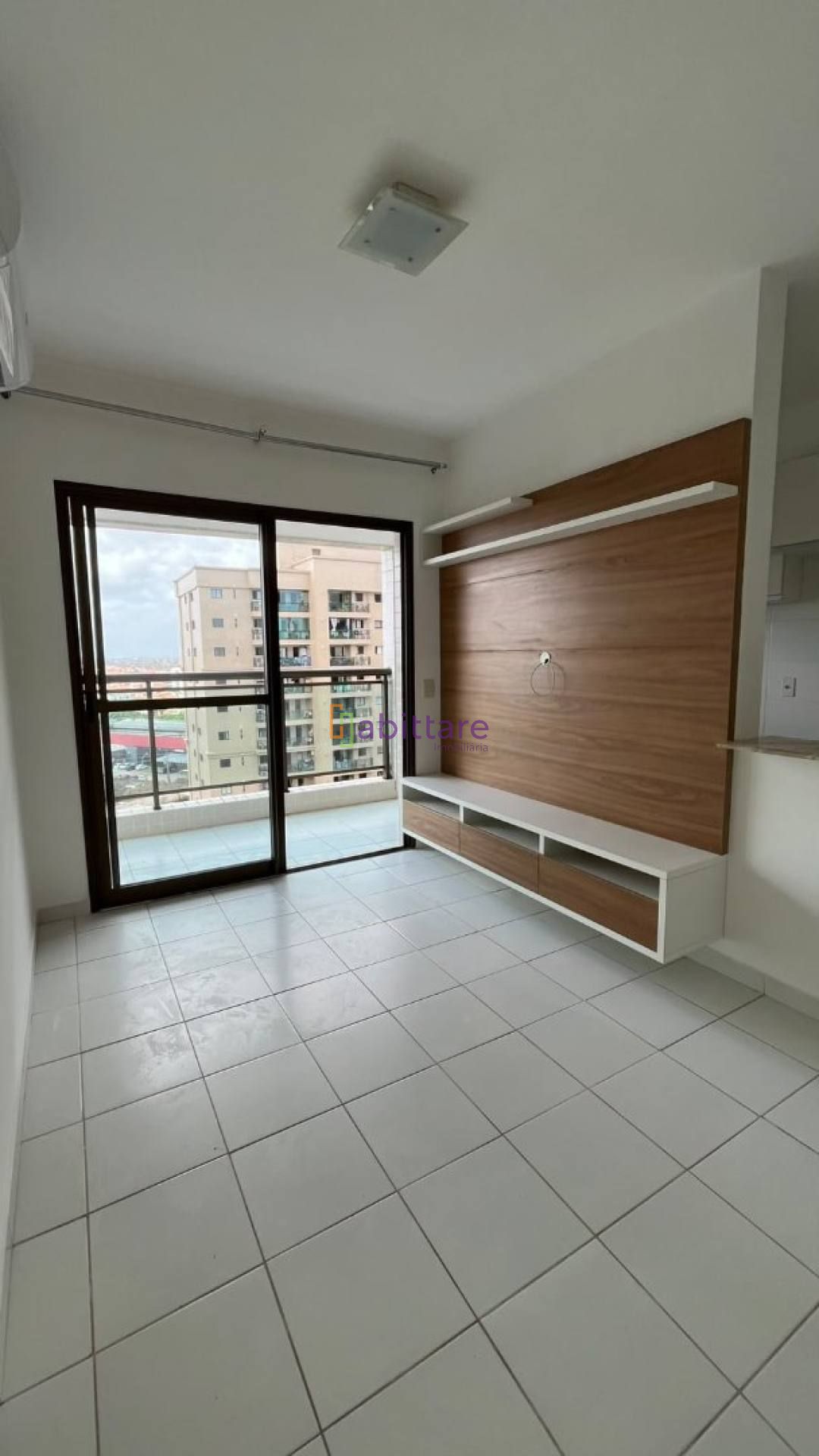 Alugo apartamento com 2 quartos (1 suíte) no Jardim de Provence