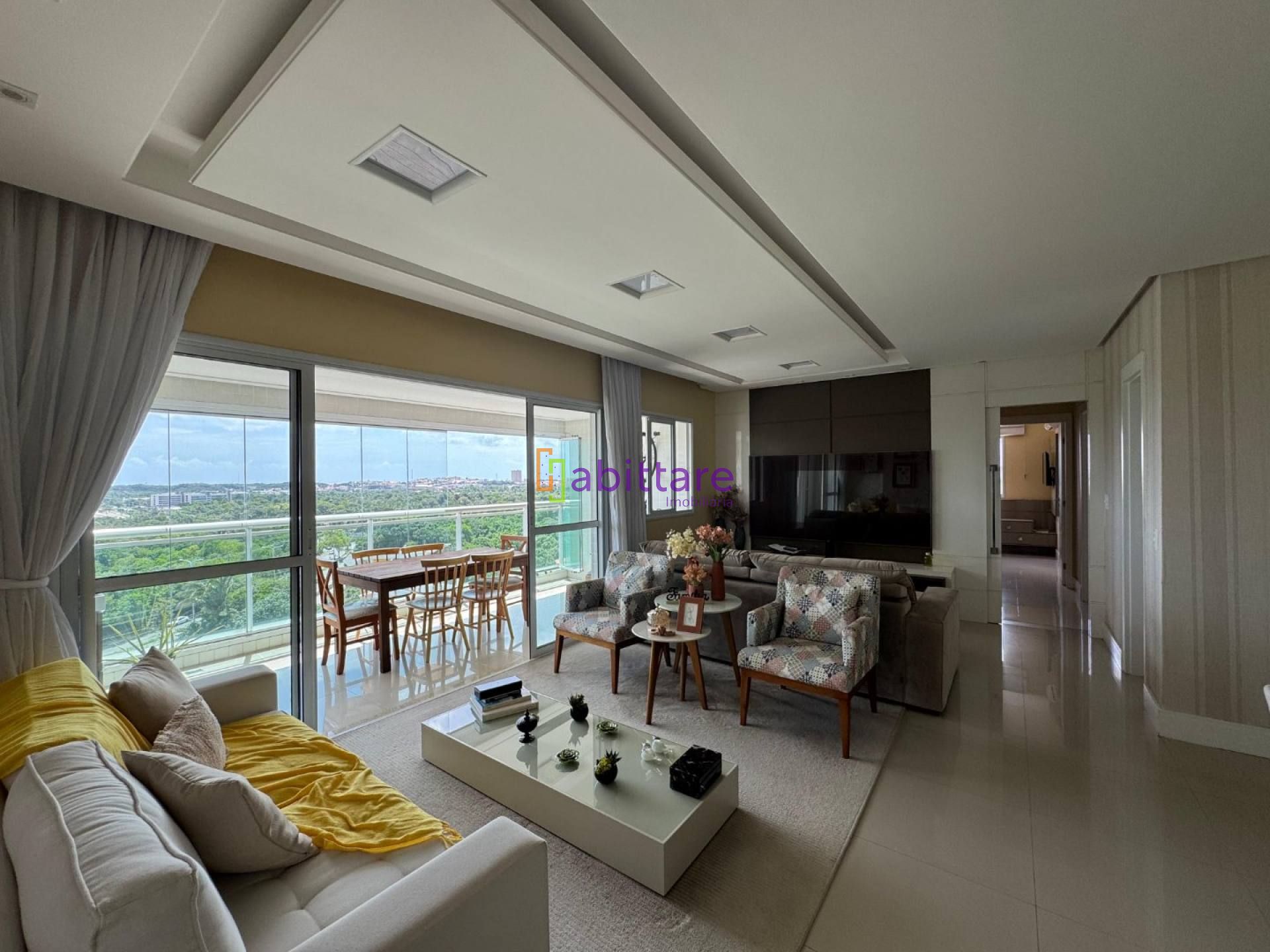 Apartamento no Jardim de Vêneto - 131m² com 03 suítes (1 com closet).