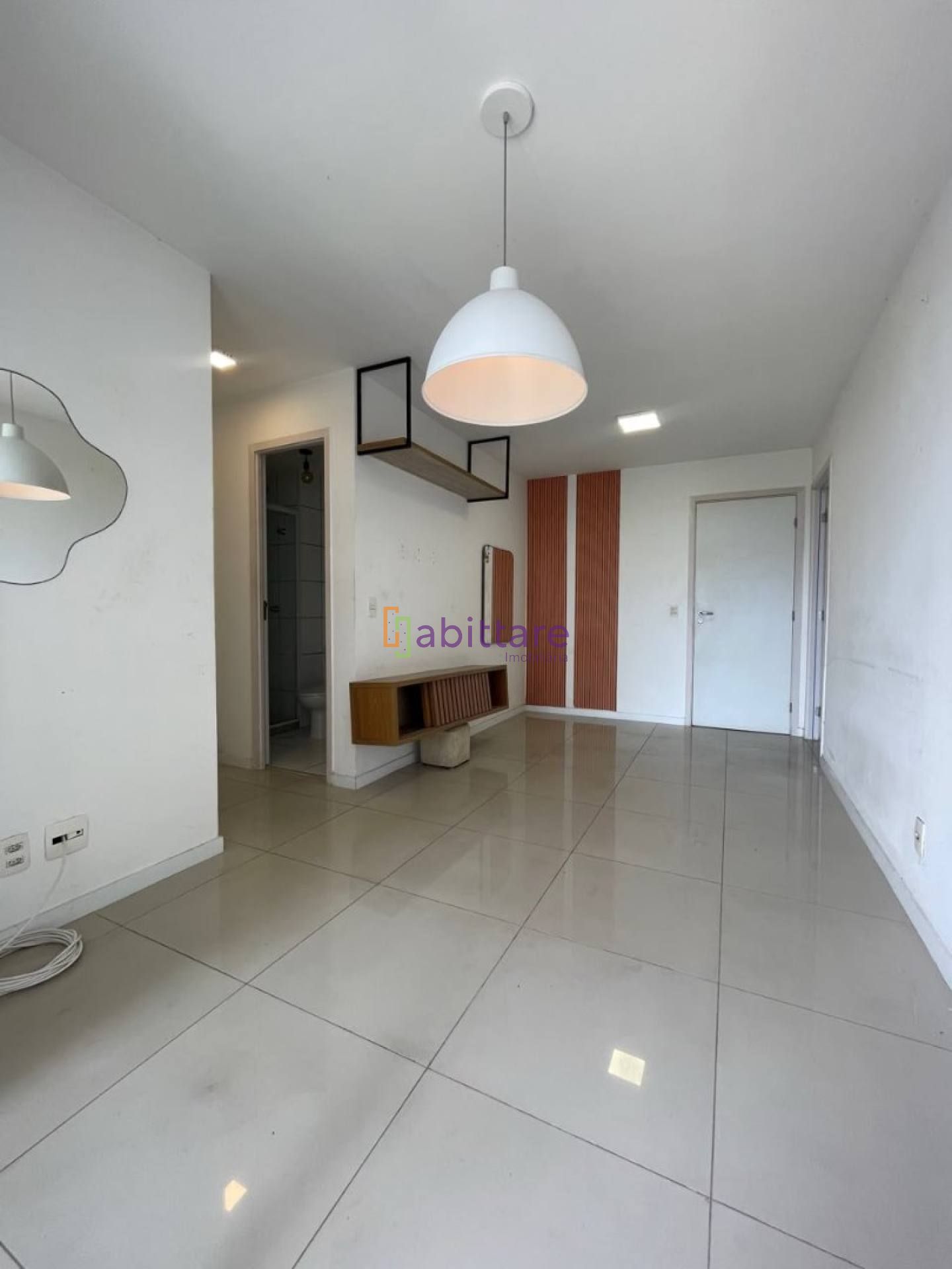 Alugo apartamento com 2 quartos (1 suíte) no Ilha Parque Residence