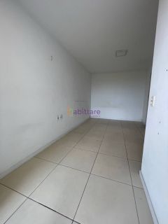 Alugo apartamento com 2 quartos (1 suíte) no Ilha Parque Residence