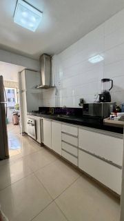 Alugo apartamento com 2 quartos (1 suíte) no Edifício Porto Seguro