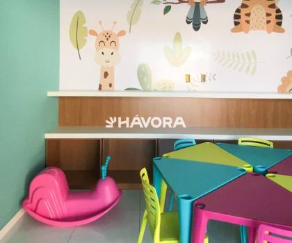 Apartamento disponível para locação no condomínio Prime Calhau I, com excelente ventilação e posição nascente.
