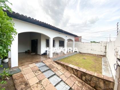 Casa ampla à venda no Jardim Renascença