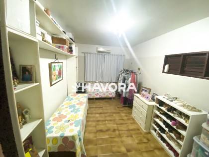 Casa ampla à venda no Jardim Renascença