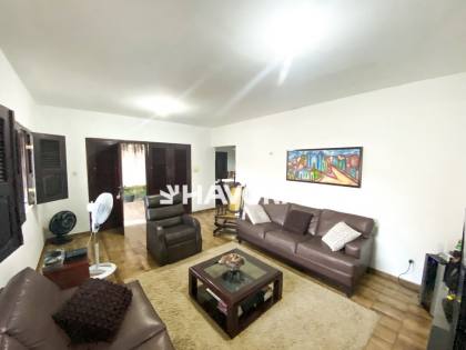 Casa ampla à venda no Jardim Renascença