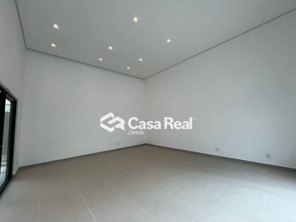 Casa térrea com área de lazer completa no lado praia