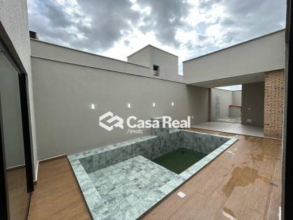 Casa térrea com área de lazer completa no lado praia