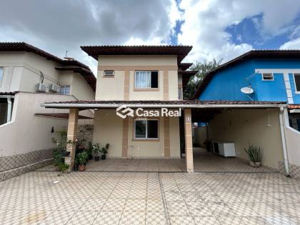 Casa em Condomínio Fechado na Av. General Arthur Carvalho