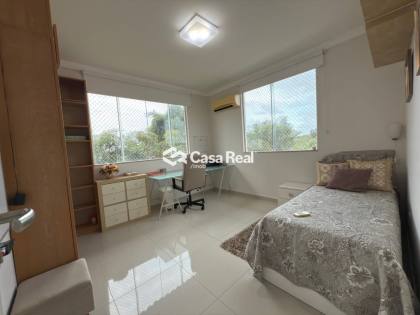 Excelente  Triplex em condomínio fechado