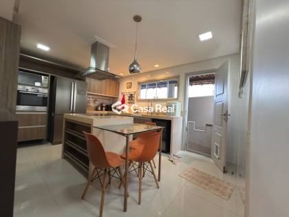 Excelente  Triplex em condomínio fechado