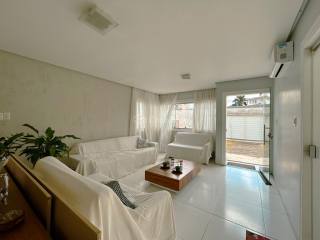 Ótima opção de casa aqui no Araçagy , na descida para a Praia do Meio!