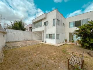 Ótima opção de casa aqui no Araçagy , na descida para a Praia do Meio!