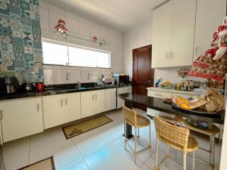 Ótima opção de casa aqui no Araçagy , na descida para a Praia do Meio!