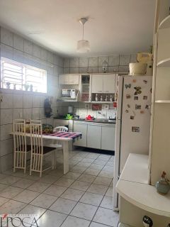 CASA NO BAIRRO JÓQUEI