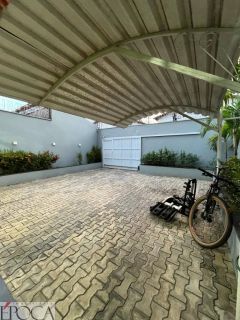 CASA PORTEIRA FECHADA NO BAIRRO TODOS OS SANTOS