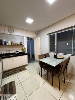 CASA PORTEIRA FECHADA NO BAIRRO TODOS OS SANTOS