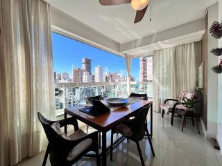 Excelente Apartamento Meia Praia 350 m do mar 3 quartos sendo 2 suítes e 2 vagas de garagem