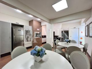 Excelente Apartamento Meia Praia 350 m do mar 3 quartos sendo 2 suítes e 2 vagas de garagem