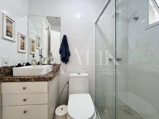 Excelente Apartamento Meia Praia 350 m do mar 3 quartos sendo 2 suítes e 2 vagas de garagem