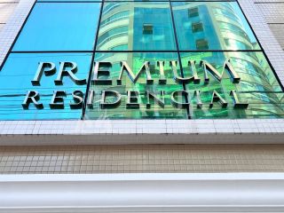 Excelente Apartamento Meia Praia 350 m do mar 3 quartos sendo 2 suítes e 2 vagas de garagem