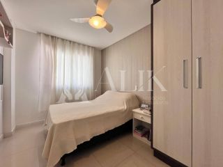 Excelente Apartamento Meia Praia 350 m do mar 3 quartos sendo 2 suítes e 2 vagas de garagem