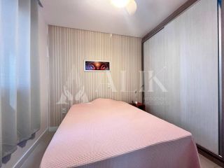 Excelente Apartamento Meia Praia 350 m do mar 3 quartos sendo 2 suítes e 2 vagas de garagem