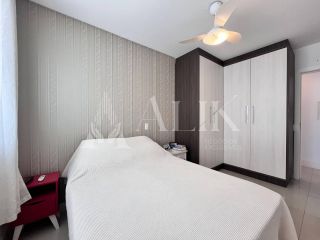 Excelente Apartamento Meia Praia 350 m do mar 3 quartos sendo 2 suítes e 2 vagas de garagem