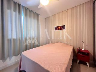 Excelente Apartamento Meia Praia 350 m do mar 3 quartos sendo 2 suítes e 2 vagas de garagem