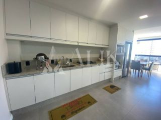 Excelente apartamento 3 quartos sendo 1 suíte com 2 vagas de lazer  a 100 m do mar no Perequê