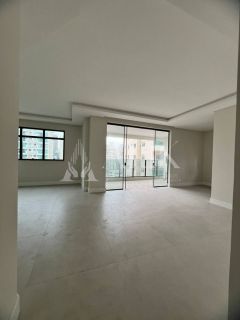 Excelente apartamento na  Meia Praia 3 suítes e 2 vagas ampla área de lazer